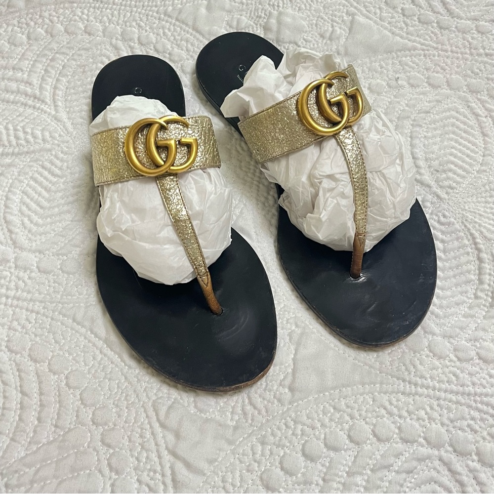 GUCCI Marmont Double GG Gold T Strap Flat Sandal Black Leather Size 37.5 - Picture 2 of 11